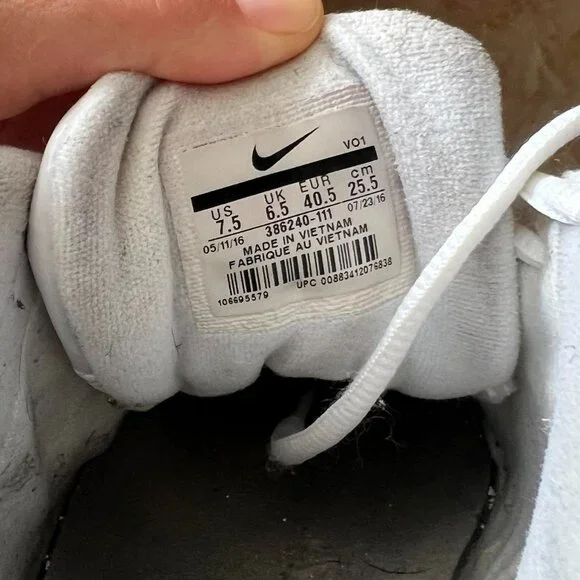 USED Nike Air Baseline Low Men’s 7.5 Basketball Shoes White Silver 386240-111 - Picture 5 of 8